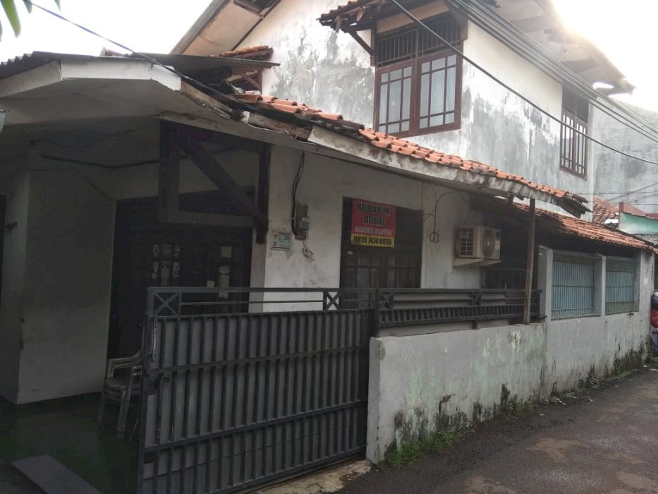 Jual rumah dan juga 3 kontrakan