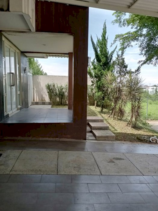 JUAL Cepat Rumah Hoek 2 lantai Centronia Sentul city Bogor