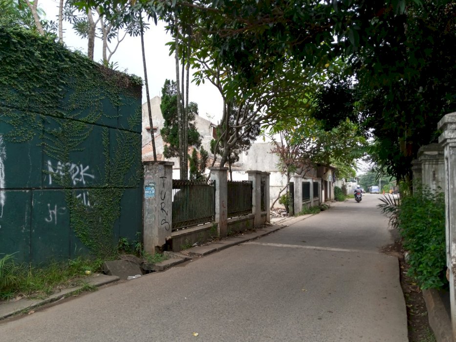 Tanah di pinggir jalan pangkalan jati cinere cocok untuk usaha