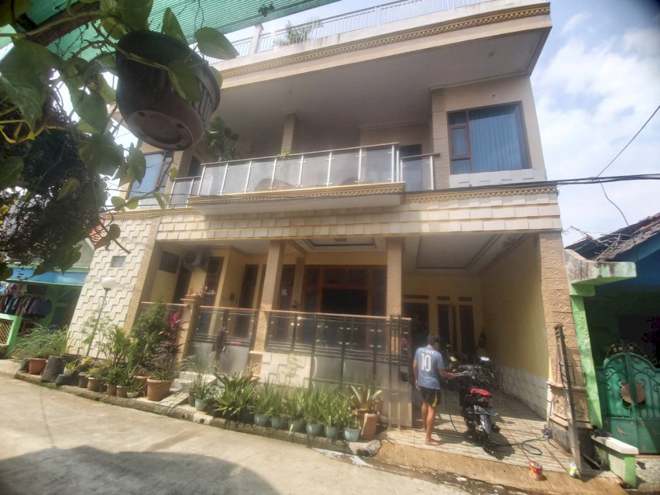 BU rumah  dijual konsep modern plus furnitur, ac, lampu hias crystal