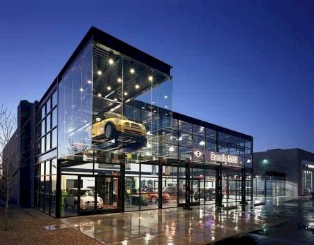 Showroom mobil luxuri Modern Bandung