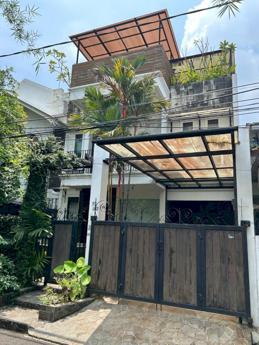 DI JUAL RUMAH 3 LANTAI DI PONDOK INDAH JAKARTA SELATAN