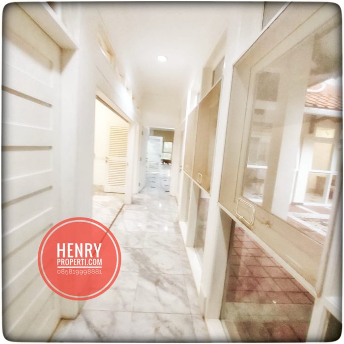 For Rent Nice and Spacious House Semi Furnish at pondok indah