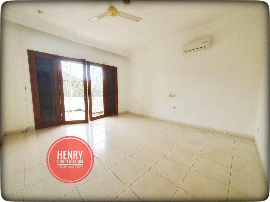 Disewakan Rumah Baru Renov Kamar 4+1BR Dekat Sekolah JIS