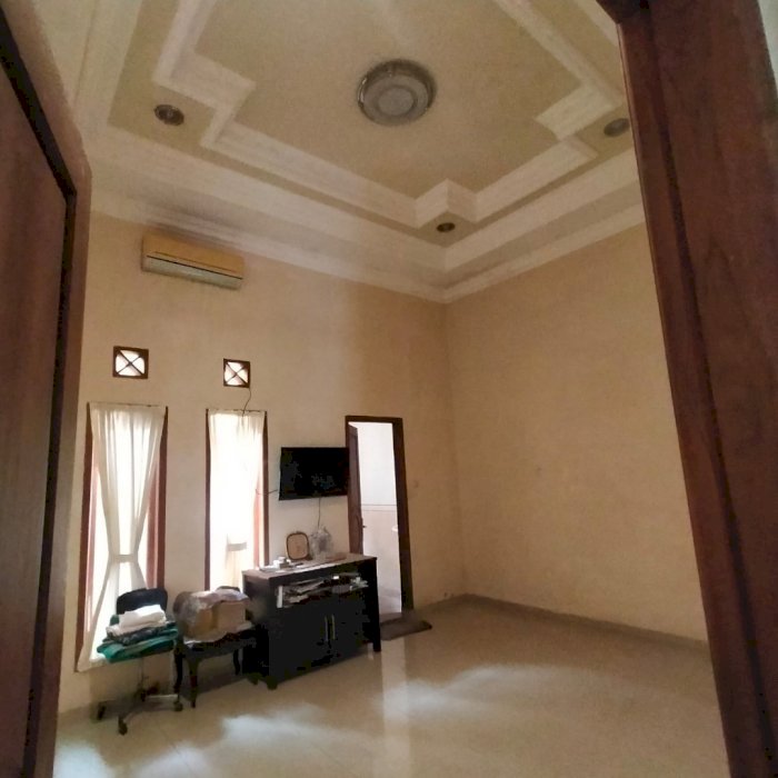 rumah tengah kota jl pamularsih raya