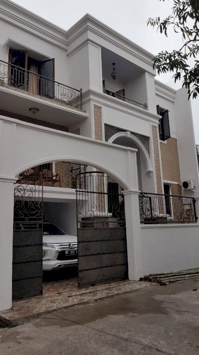 DIJUAL RUMAH MEWAH 3 LANTAI LOKASI STRATEGIS DI MAKASAR