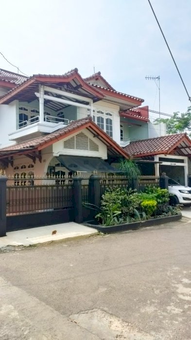 Di jual rumah siap huni lokasi strategis