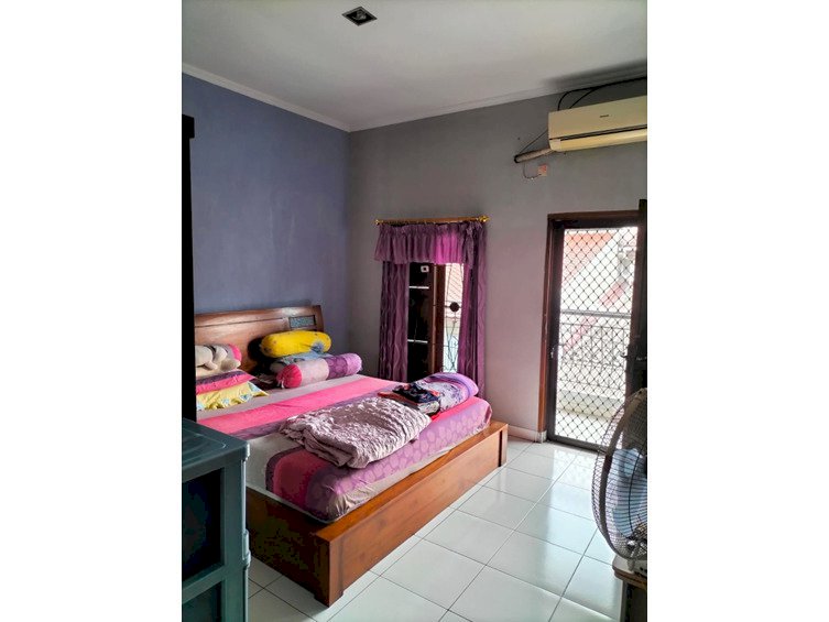 Dijual Rumah Siap Huni 2 Lantai Hadap Selatan  Jakarta Barat