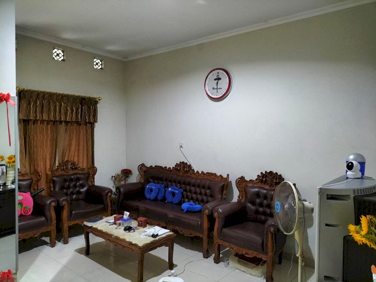 Dijual Rumah Siap Huni 2 Lantai Hadap Selatan  Jakarta Barat