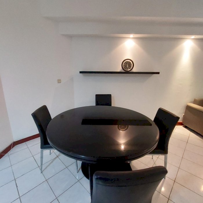 Disewakan Taman Anggrek 2+1BR Full Furnish and Renov City