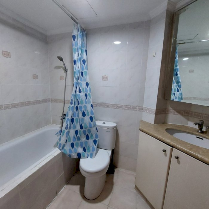 Disewakan Taman Anggrek 2+1BR Full Furnish and Renov City