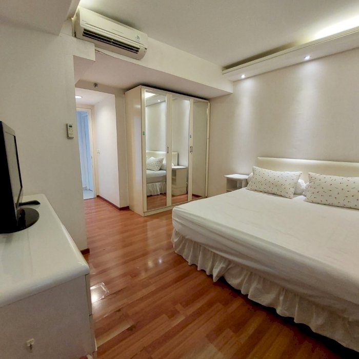 Disewakan Taman Anggrek 2+1BR Full Furnish lantai tinggi