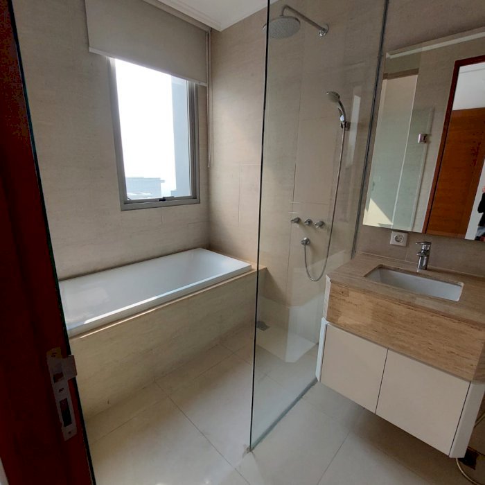 For Rent Taman Anggrek Residence Unit 3+1 BR High Fl