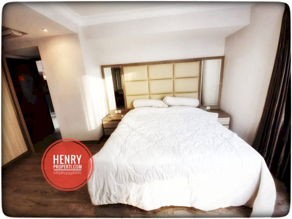 sewa apartemen 3br dengan view city lantai tinggi