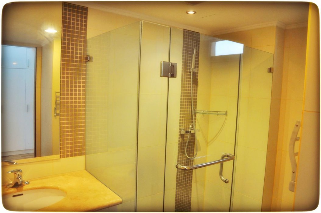 Dijual Unit Spesial 3+1BR City View di Taman Anggrek Condominium