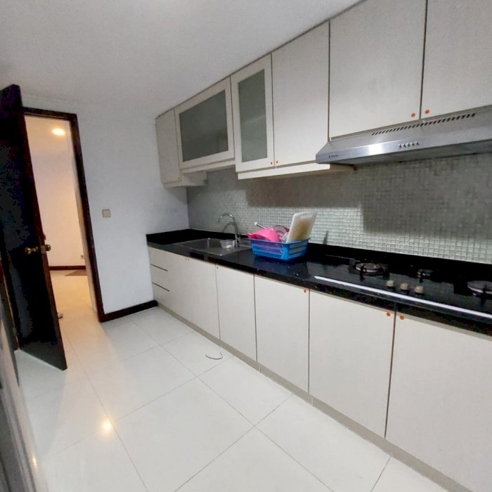 sewa apartemen taman anggrek harga 160 juta pertahun