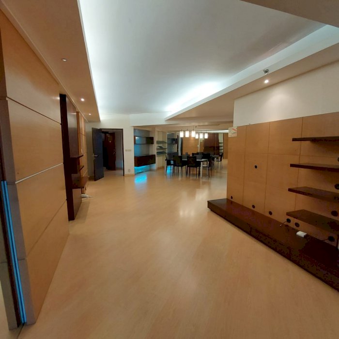 jual unit  taman anggrek condominium 3 kamar tidur hadap taman