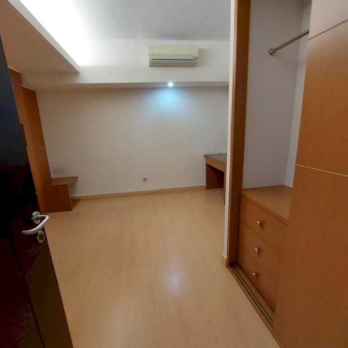 jual unit  taman anggrek condominium 3 kamar tidur hadap taman