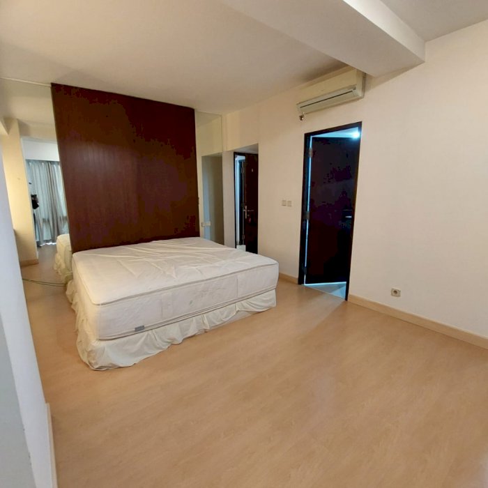 jual unit  taman anggrek condominium 3 kamar tidur hadap taman