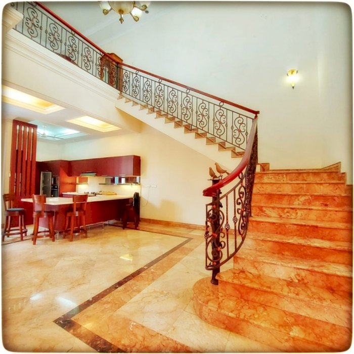 Disewakan Rumah Baru Renov Kamar 4+1Study Dekat Mall Pondok Indah