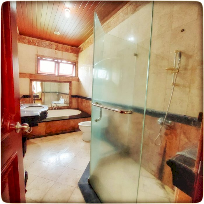 Disewakan Rumah Baru Renov Kamar 4+1Study Dekat Mall Pondok Indah