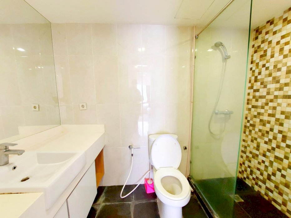 sewa 2 kamar tidur apartemen taman anggrek condominium jakarta barat