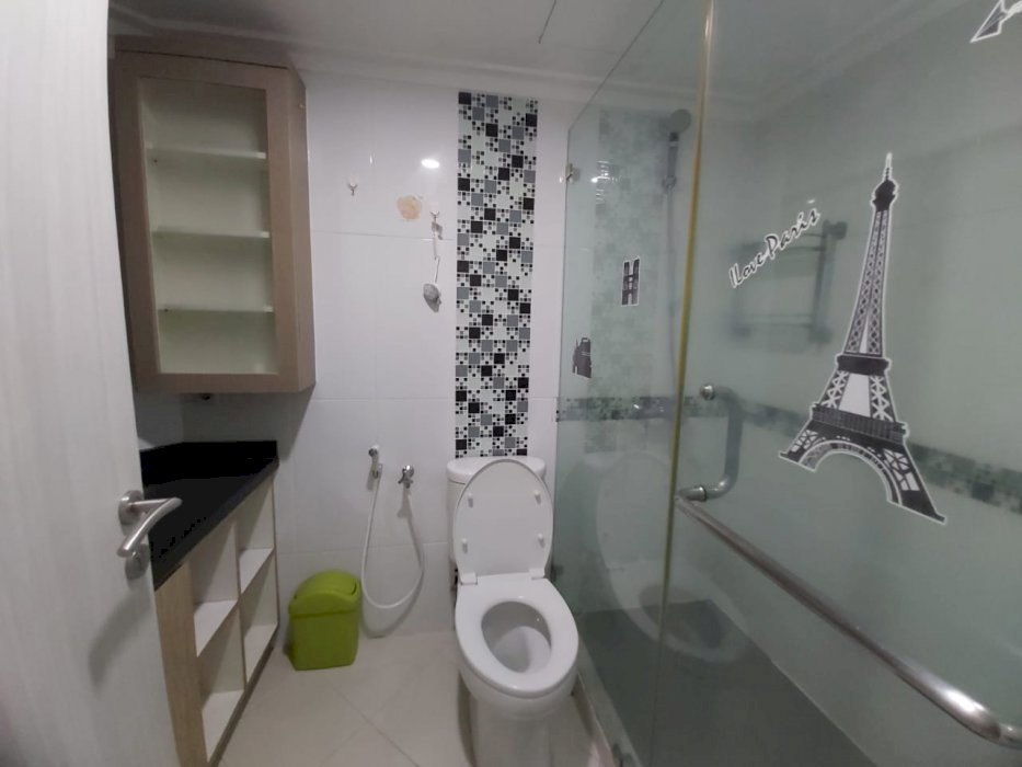 sewa apartemen taman anggrek condominium lantai tinggi sudah renov
