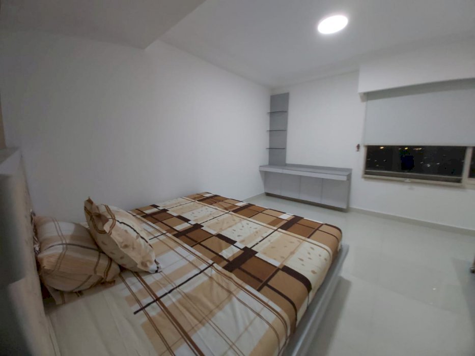 sewa apartemen taman anggrek condominium lantai tinggi sudah renov
