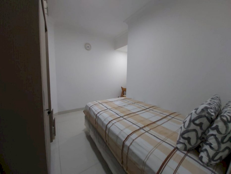 sewa apartemen taman anggrek condominium lantai tinggi sudah renov