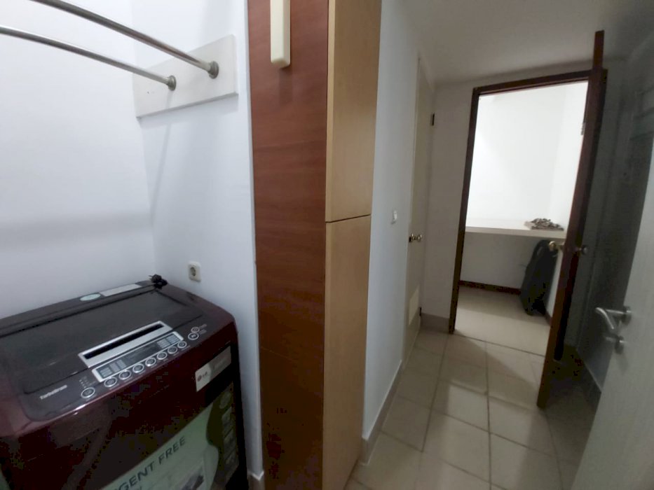 sewa apartemen taman anggrek condominium lantai tinggi sudah renov