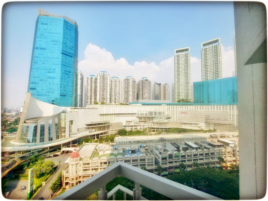 Royal Mediterania Garden dijual unit private lift semi furnish