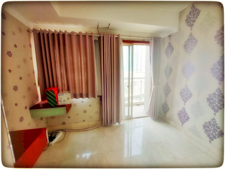 Royal Mediterania Garden dijual unit private lift semi furnish