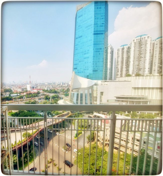 Royal Mediterania Garden dijual unit private lift semi furnish