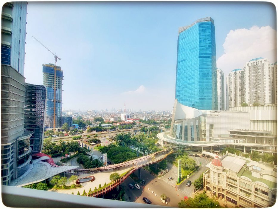 Royal Mediterania Garden dijual unit private lift semi furnish