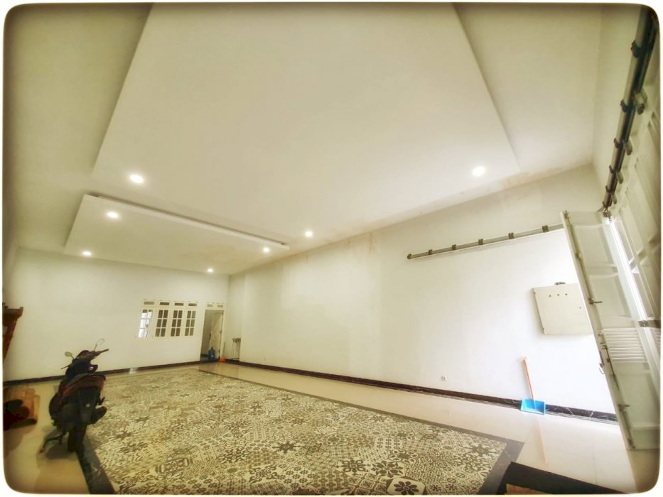Disewa Rumah di Menteng, 2 Lantai cocok untuk Kantor dan klinik