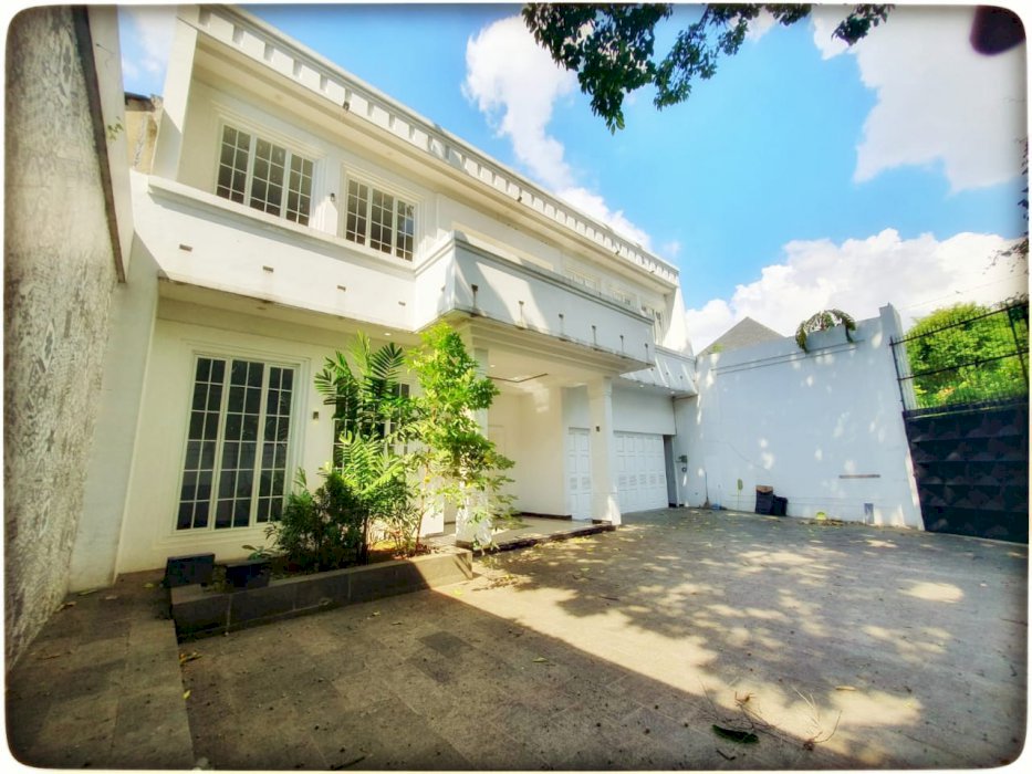 Disewa Rumah Jl. Surabaya Menteng, Bisa untuk Komersil
