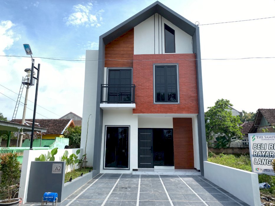 RUMAH MEWAH 2 LANTAI HARGA 400 JUTAAN DI KOTA MADIUN