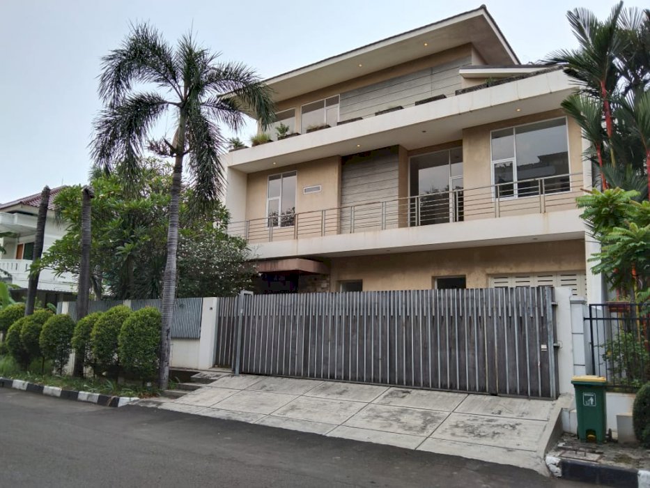 Dijual Rumah Permata Buana 3 lantai 400m2