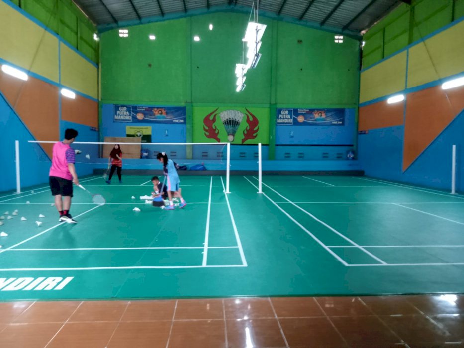 Di jual rumah dan Gor badminton dan futsal