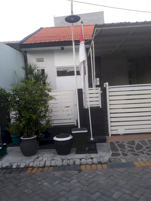 Jual rumah di kota Sidoarjo.  Bonus Perabot Inti