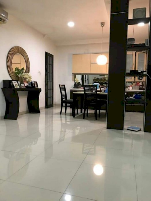 Dijual Rumah Mewah Beserta  Perabot Berkualitas di Lippo Village