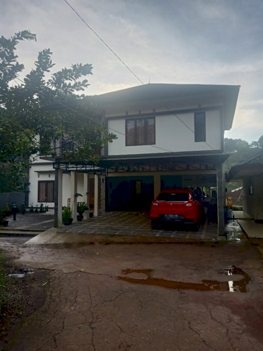 Rumah 3 tingkat di jual