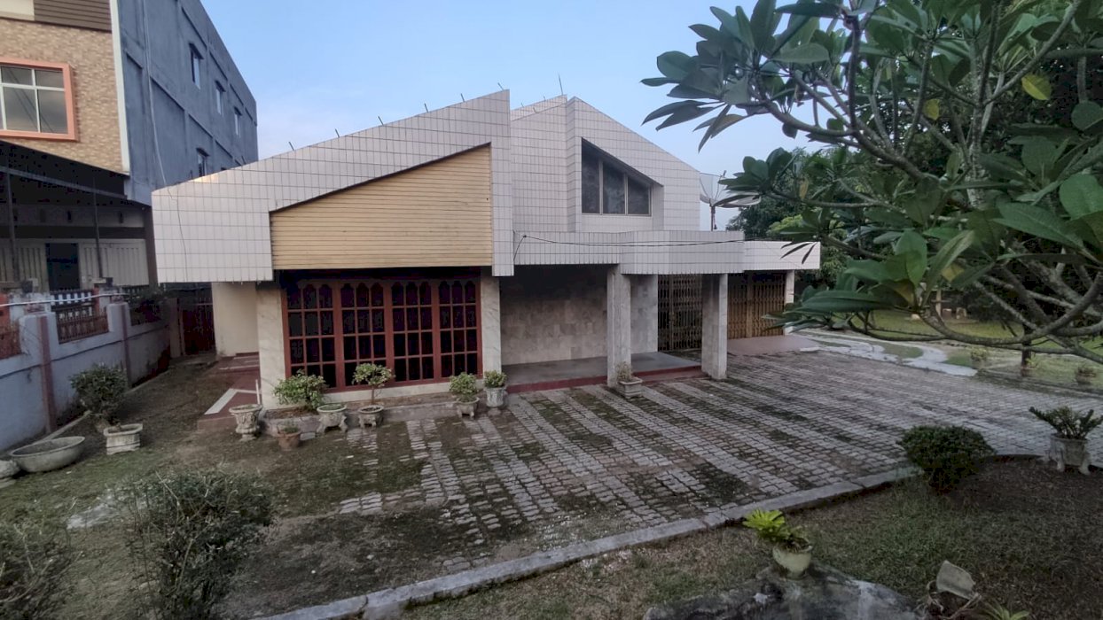 Rumah ,Tanah 2800 m2, Strategis hanya 150 m Sansani Hospital Pekanbaru