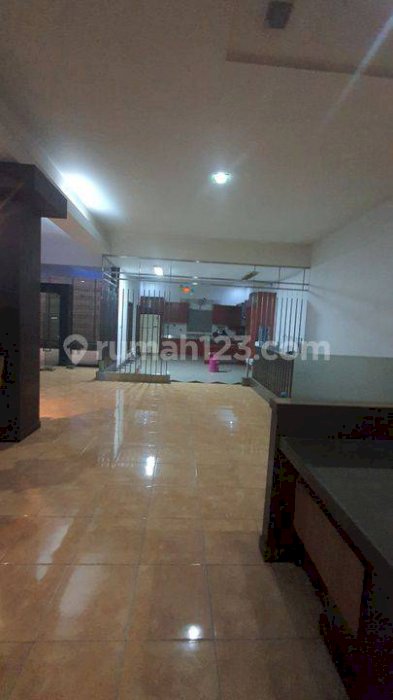 Ruko 3gandeng tepi raya