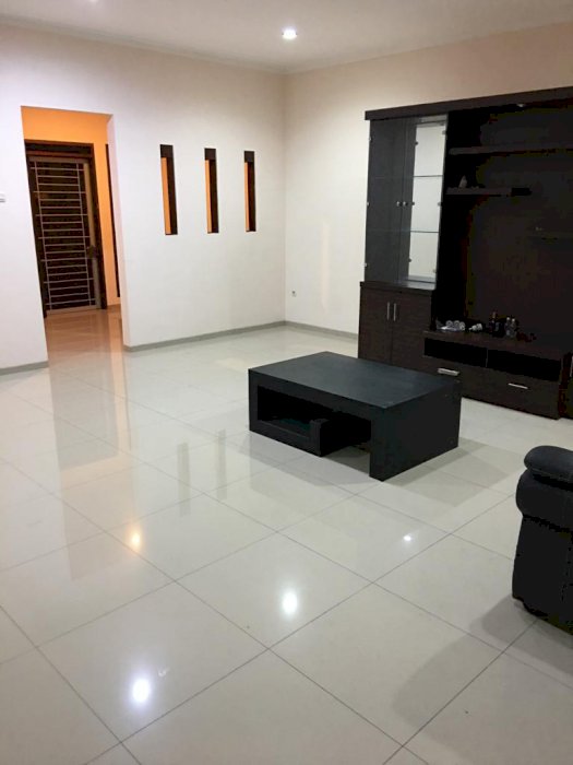 Disewa Rumah Terawat Nyaman Dan Aman di Taman Holis Bandung
