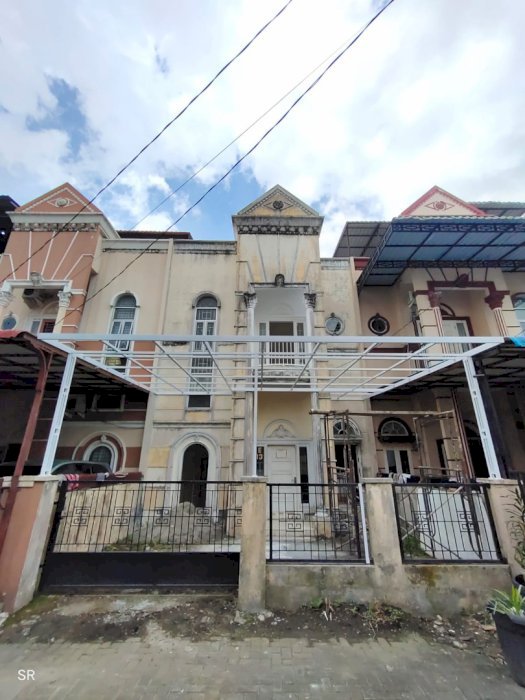 DIJUAL RUMAH CANTIK 2,5 LANTAI DEKAT KAMPUS USU