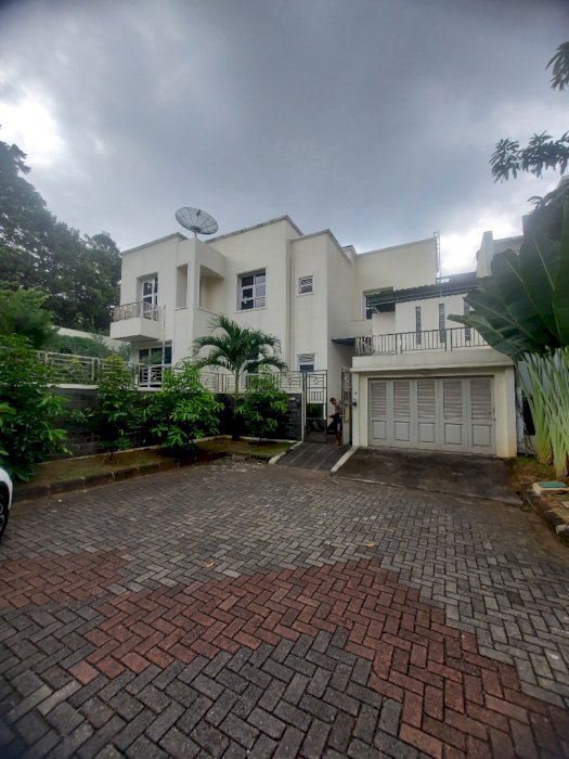 Dijual rumah puri botanical jakarta barat,joglo