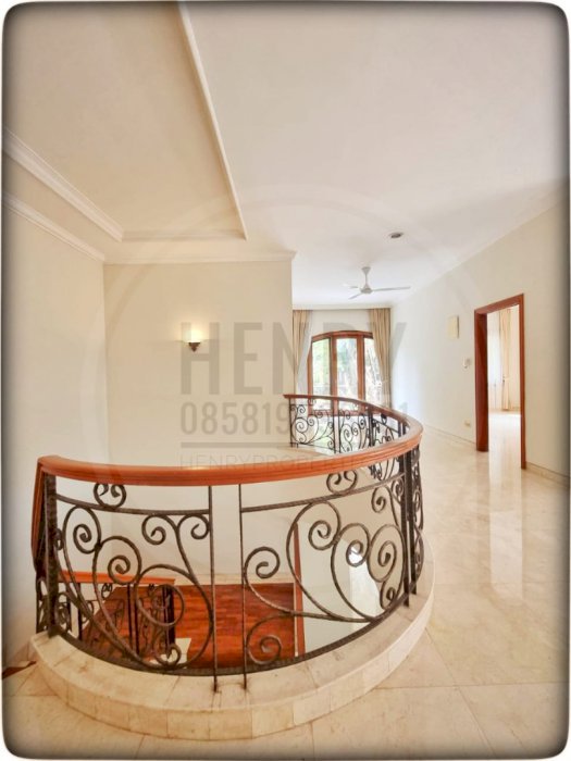 Disewakan Rumah di Pondok Indah, Baru Renov Kamar 4+1BR