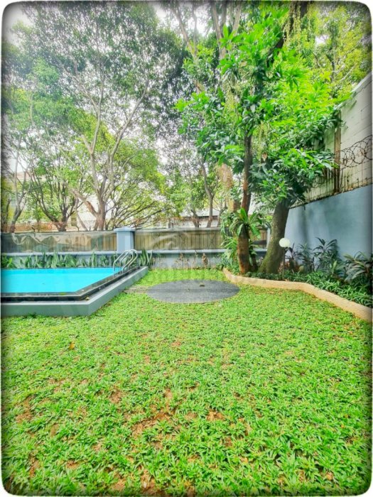 Disewakan Rumah di Pondok Indah, Baru Renov Kamar 4+1BR