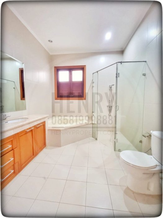 Disewakan Rumah di Pondok Indah, Baru Renov Kamar 4+1BR